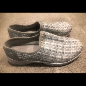 Women Easy Spirit 360 Sneakers size 9